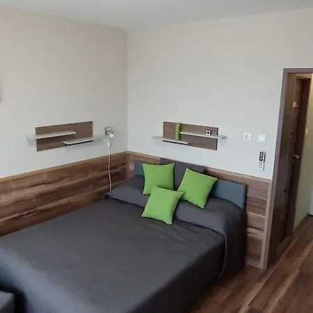 דירה Aranyhid 911 Apartman